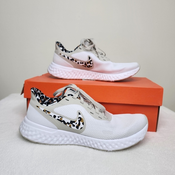 Nike Shoes - Nike Women's Revolution 5 PRM White & Leopard Print Running Shoes Size 8